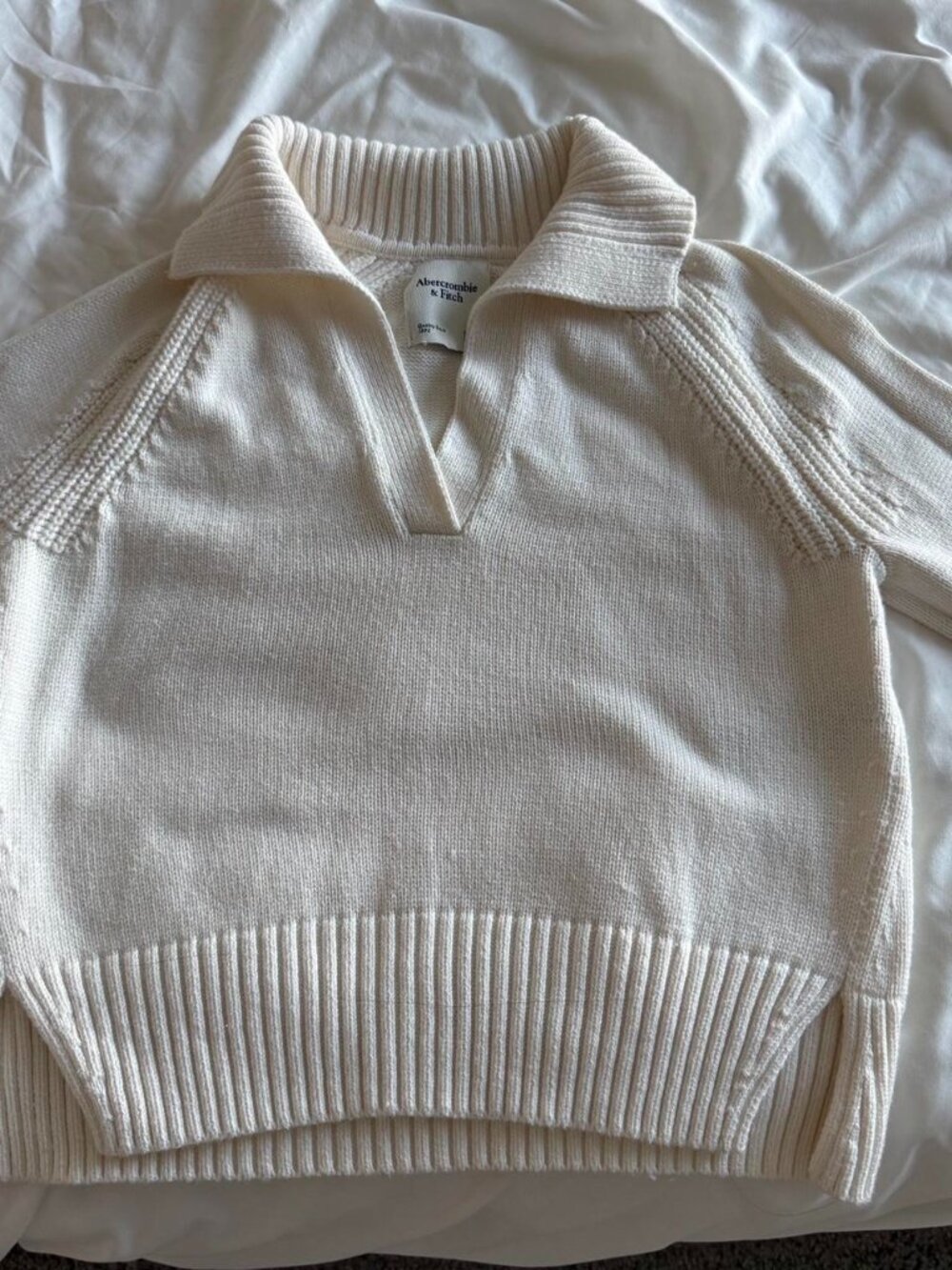 Abercrombie & Fitch Women's Cream and White Jumper